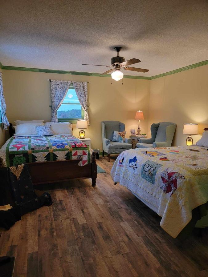 Moonlight Manor Bed & Breakfast Флойд Экстерьер фото