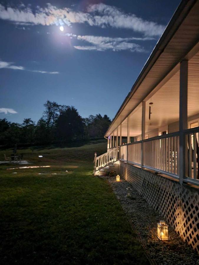 Moonlight Manor Bed & Breakfast Флойд Экстерьер фото