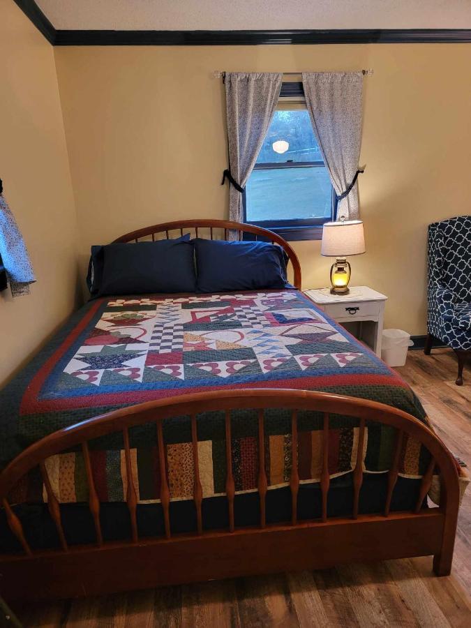 Moonlight Manor Bed & Breakfast Флойд Экстерьер фото