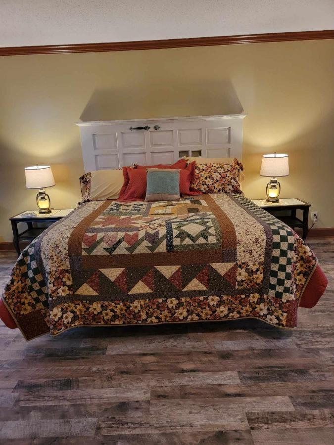 Moonlight Manor Bed & Breakfast Флойд Экстерьер фото