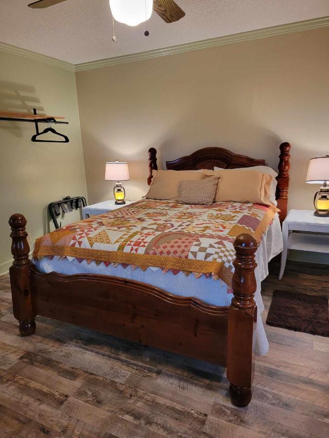 Moonlight Manor Bed & Breakfast Флойд Экстерьер фото