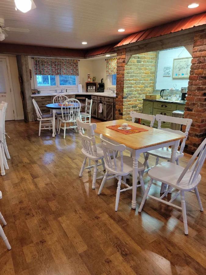 Moonlight Manor Bed & Breakfast Флойд Экстерьер фото