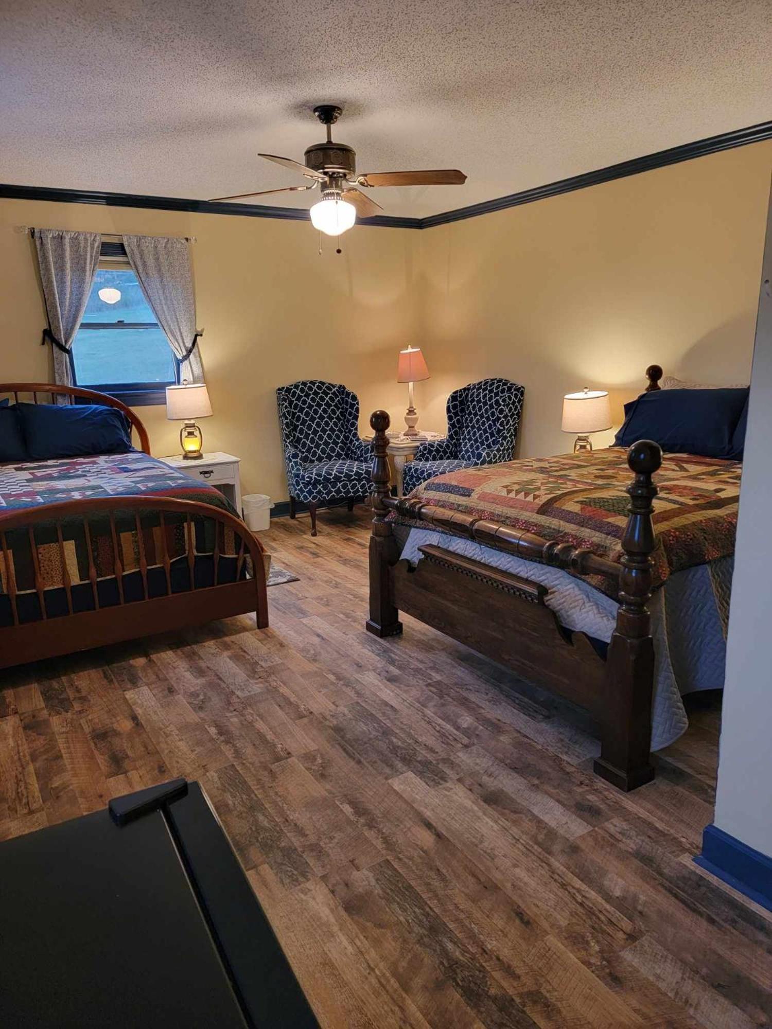 Moonlight Manor Bed & Breakfast Флойд Экстерьер фото